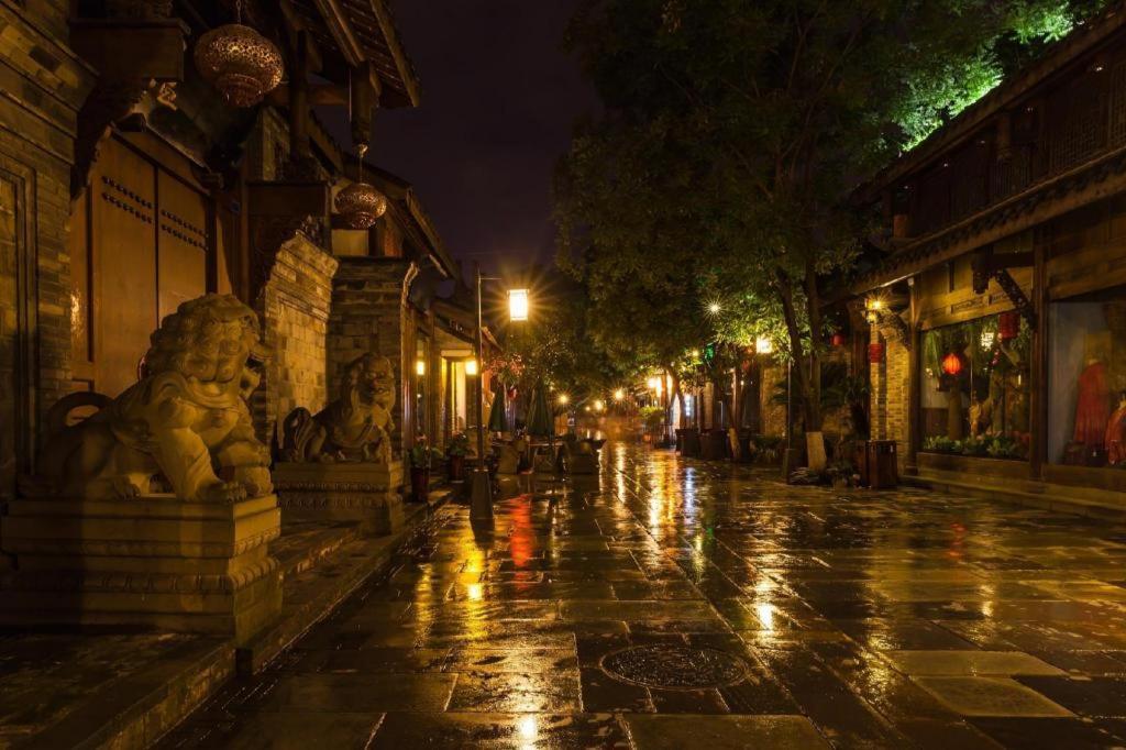 Chengdu Rising Butterfly Hotel Bagian luar foto