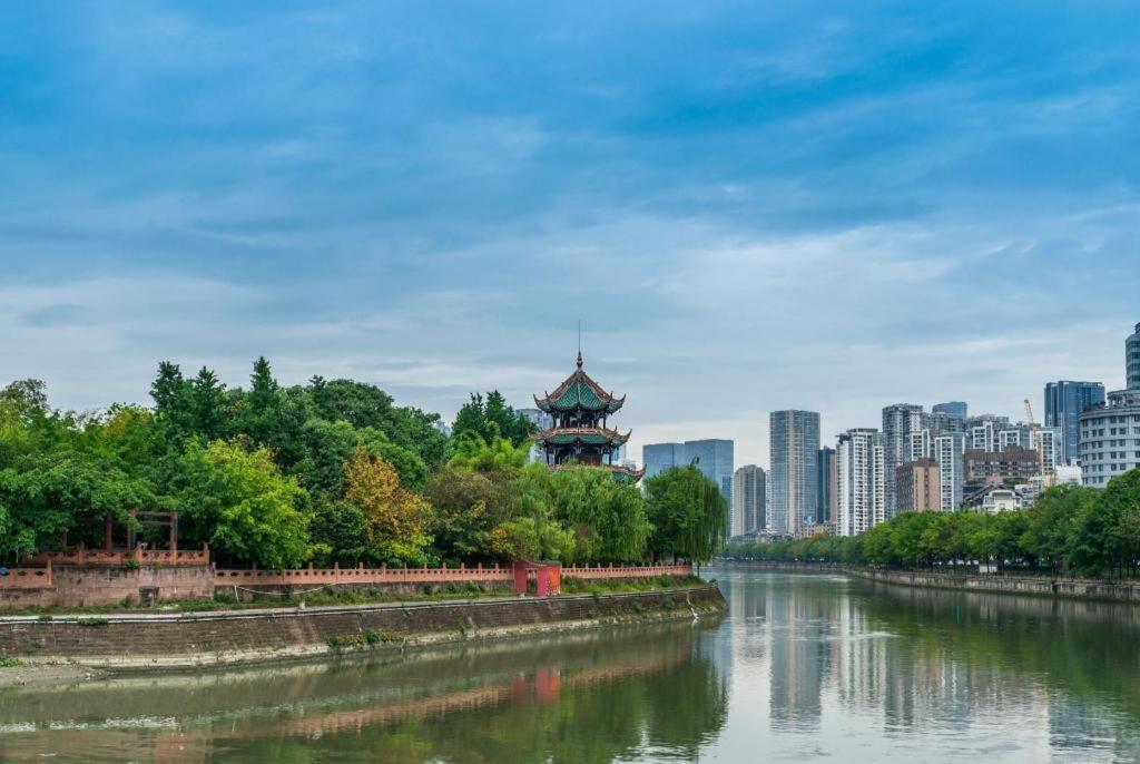 Chengdu Rising Butterfly Hotel Bagian luar foto