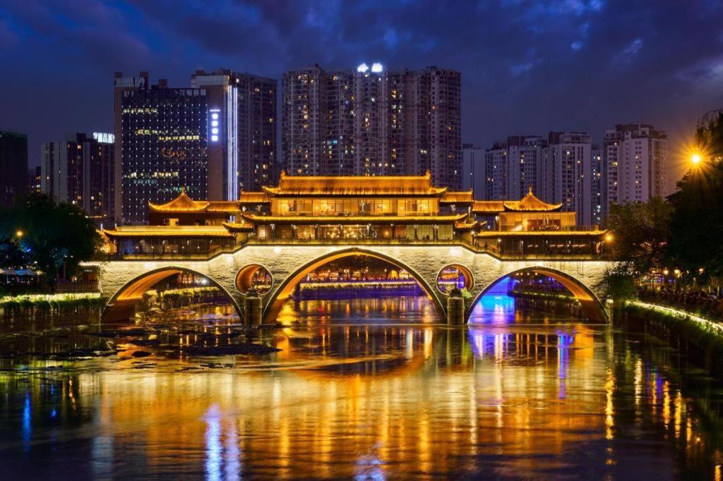 Chengdu Rising Butterfly Hotel Bagian luar foto