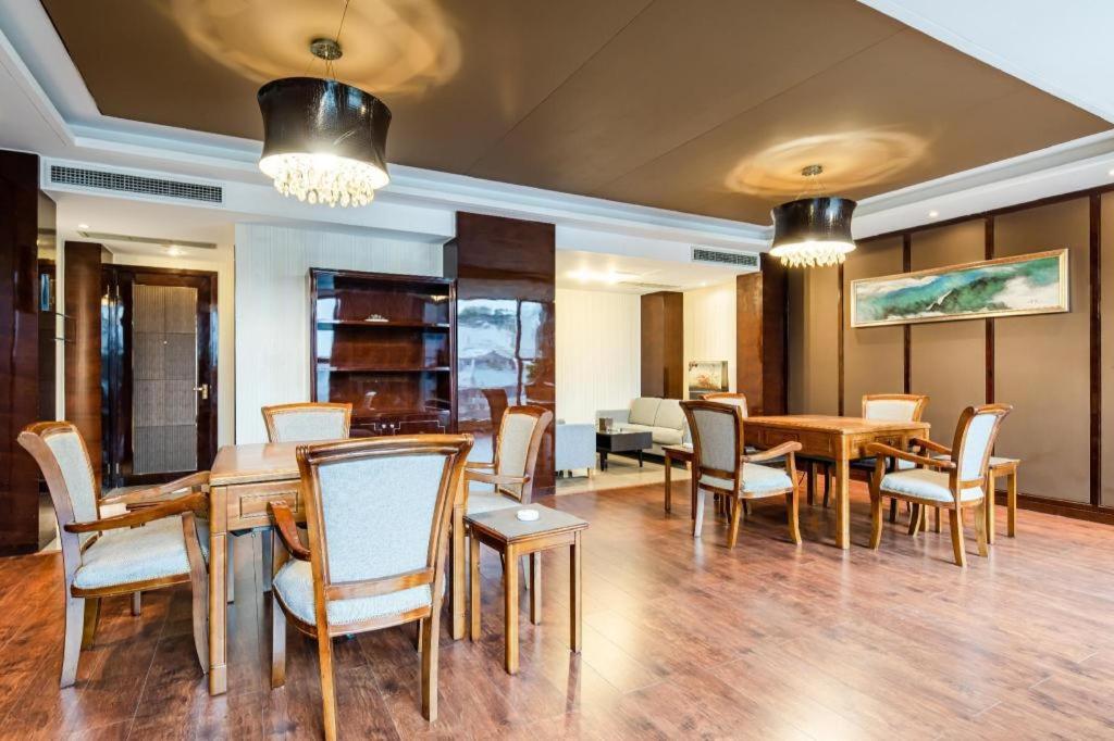 Chengdu Rising Butterfly Hotel Bagian luar foto