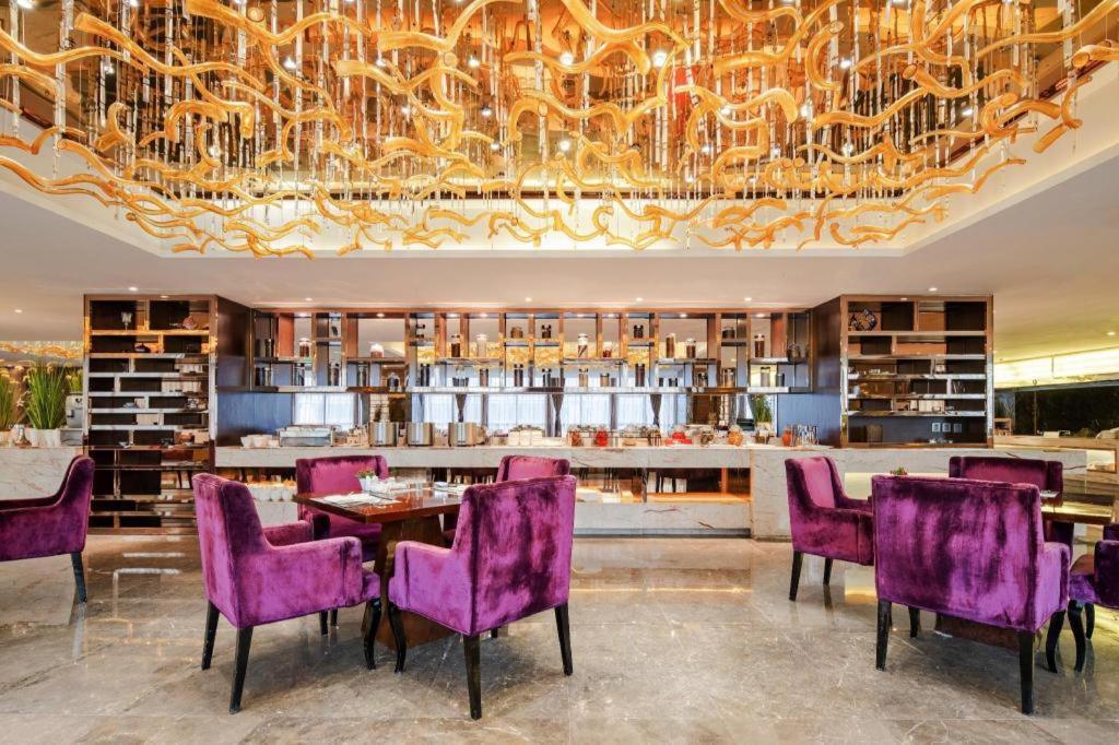 Chengdu Rising Butterfly Hotel Bagian luar foto