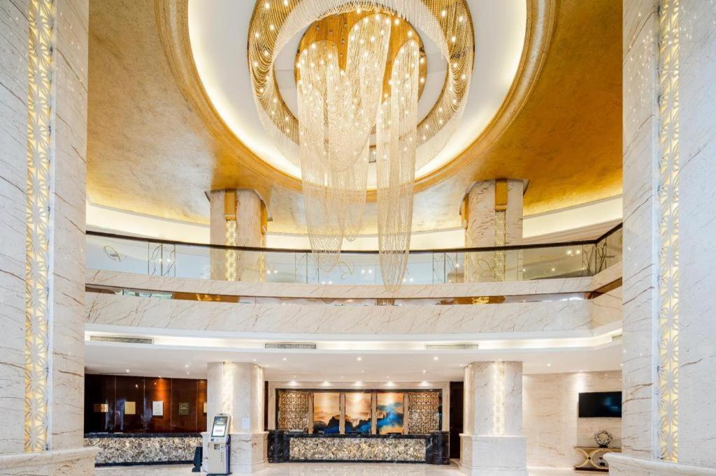 Chengdu Rising Butterfly Hotel Bagian luar foto
