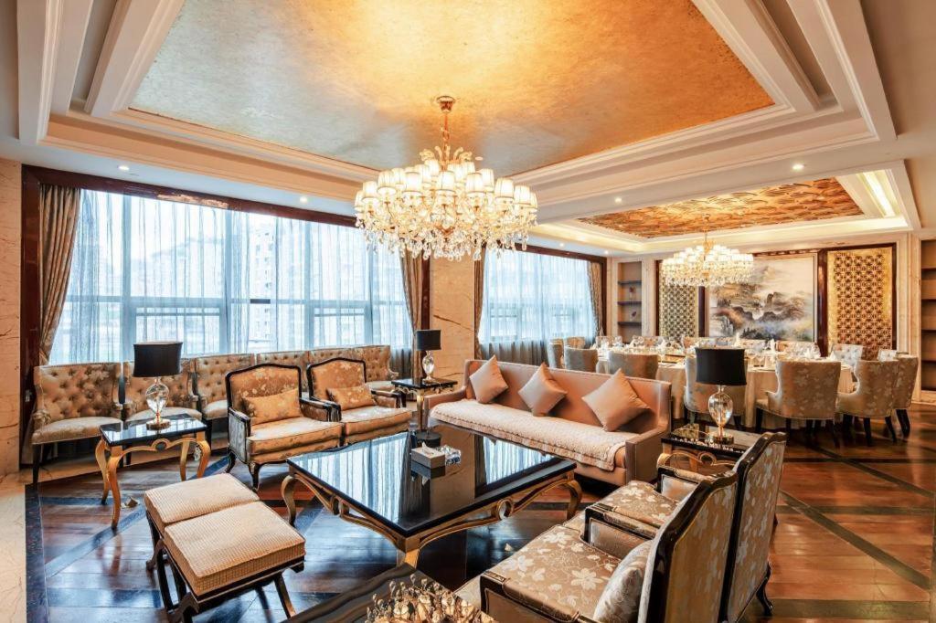 Chengdu Rising Butterfly Hotel Bagian luar foto