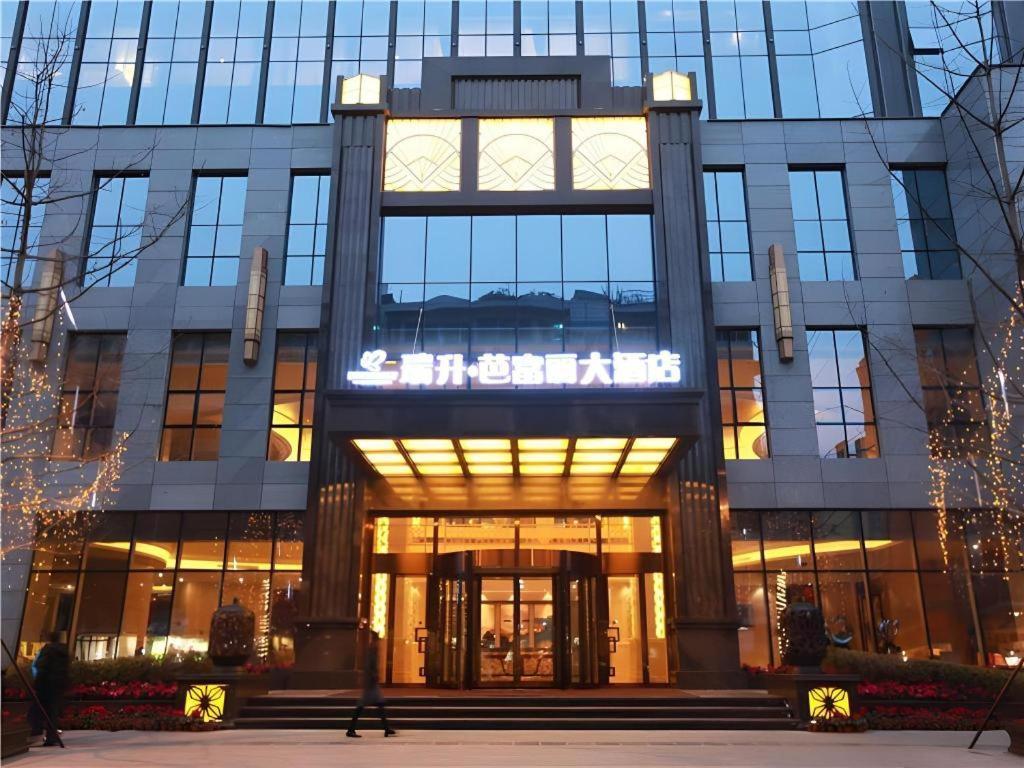 Chengdu Rising Butterfly Hotel Bagian luar foto