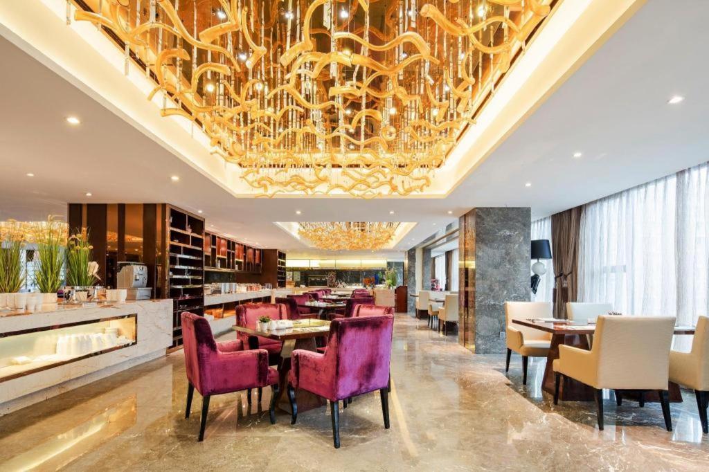 Chengdu Rising Butterfly Hotel Bagian luar foto