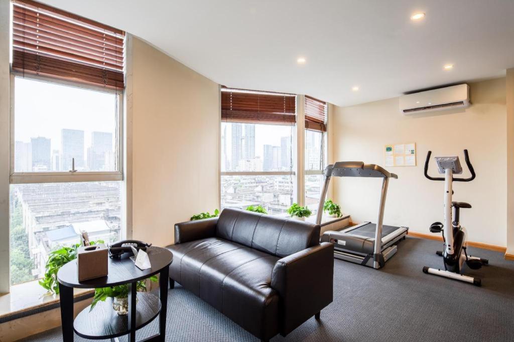 Chengdu Rising Butterfly Hotel Bagian luar foto