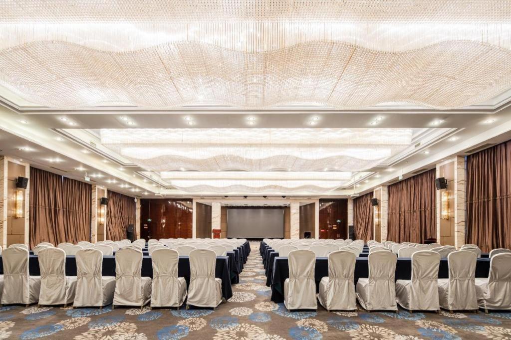 Chengdu Rising Butterfly Hotel Bagian luar foto