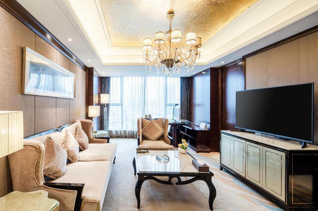 Chengdu Rising Butterfly Hotel Bagian luar foto
