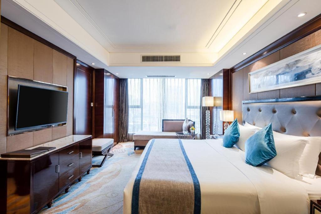 Chengdu Rising Butterfly Hotel Bagian luar foto