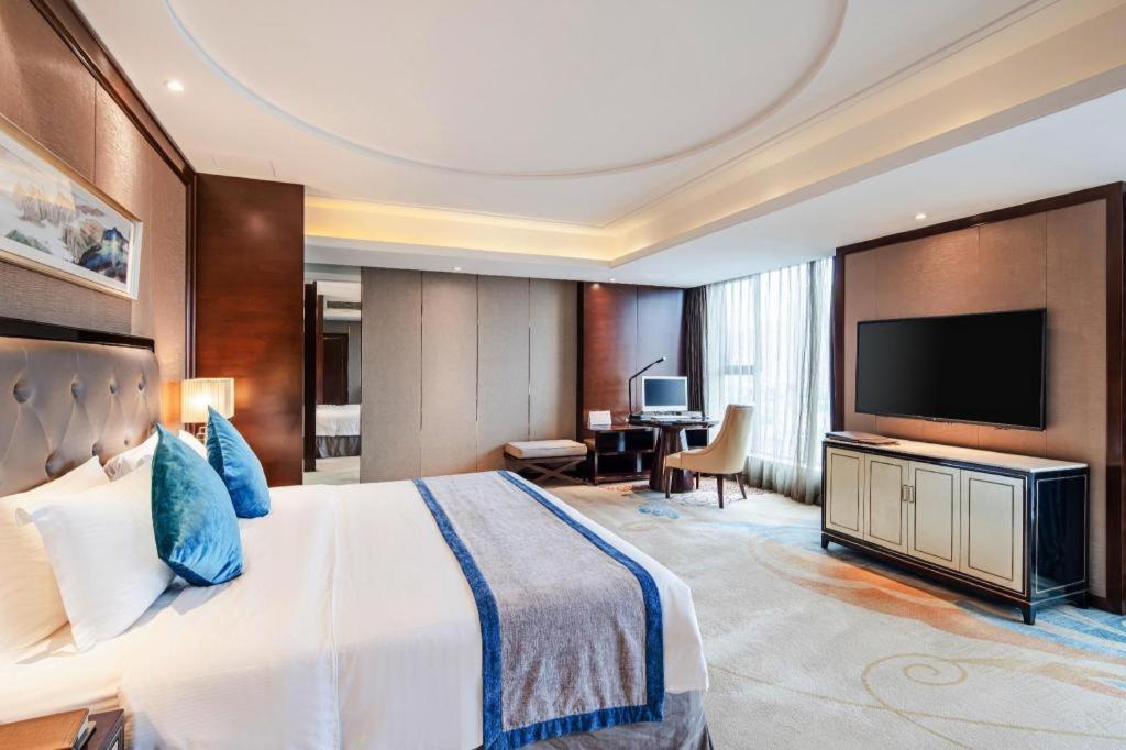 Chengdu Rising Butterfly Hotel Bagian luar foto