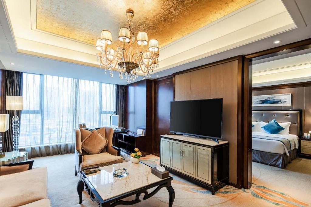 Chengdu Rising Butterfly Hotel Bagian luar foto