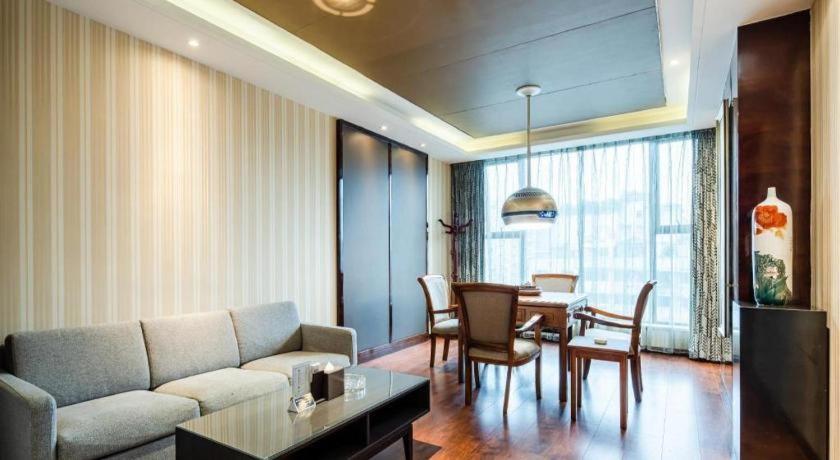 Chengdu Rising Butterfly Hotel Bagian luar foto