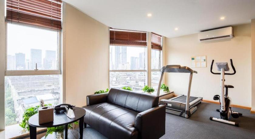 Chengdu Rising Butterfly Hotel Bagian luar foto