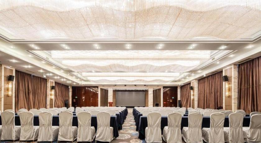 Chengdu Rising Butterfly Hotel Bagian luar foto