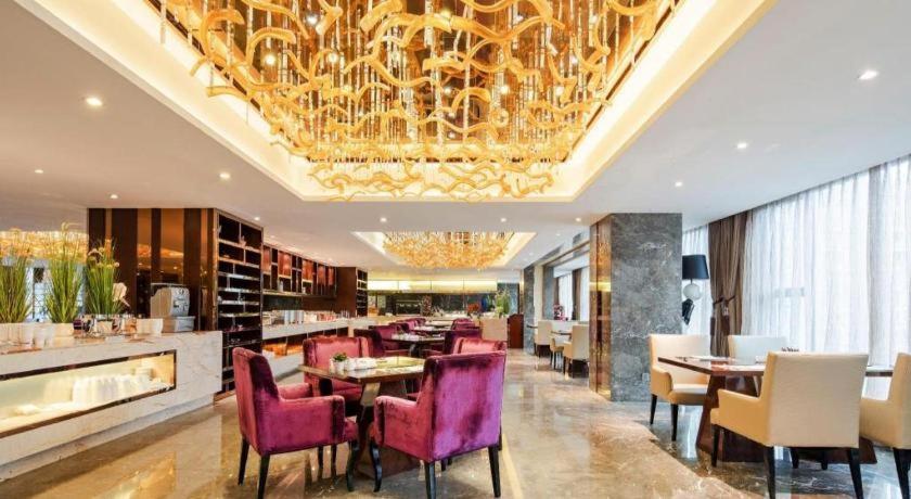 Chengdu Rising Butterfly Hotel Bagian luar foto