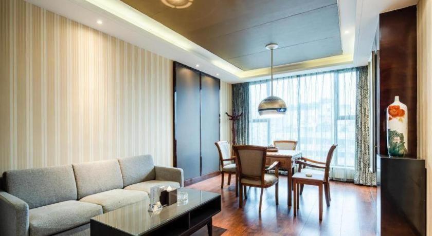 Chengdu Rising Butterfly Hotel Bagian luar foto