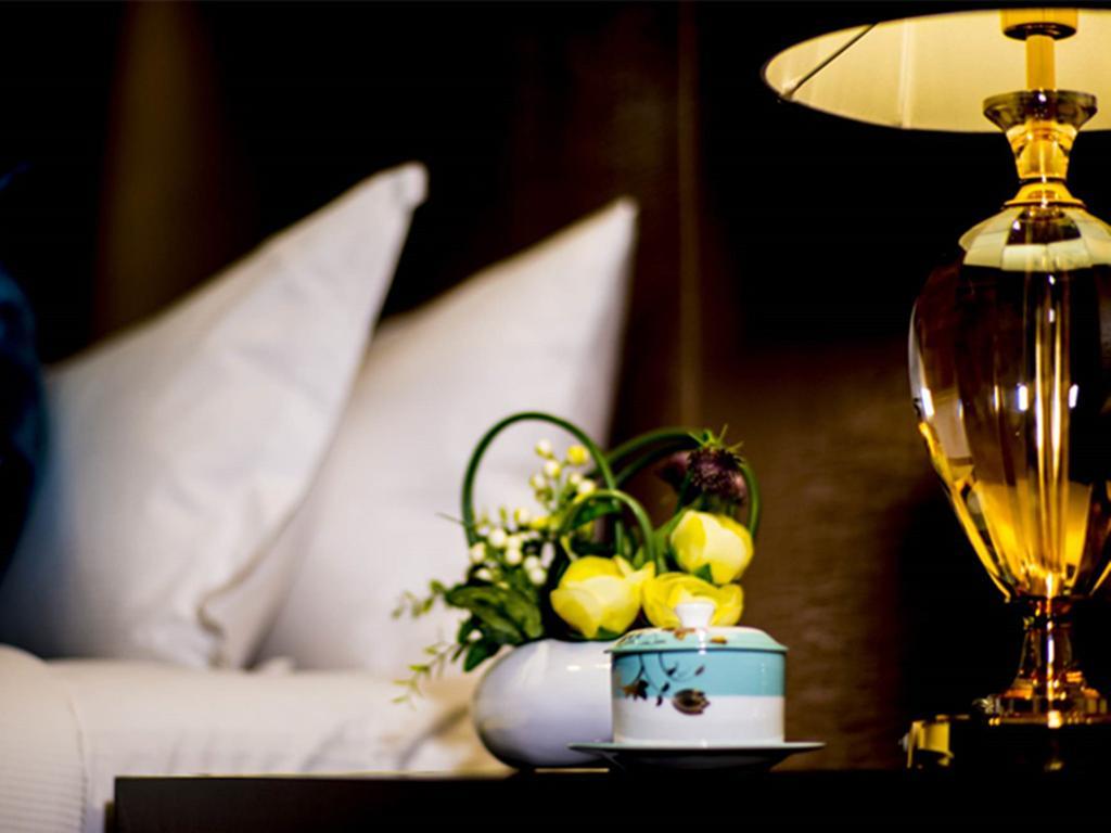 Chengdu Rising Butterfly Hotel Bagian luar foto