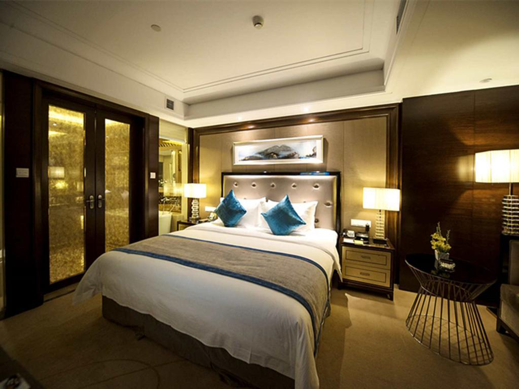 Chengdu Rising Butterfly Hotel Bagian luar foto