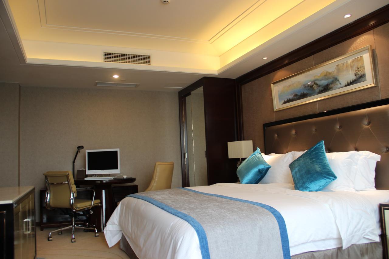 Chengdu Rising Butterfly Hotel Bagian luar foto
