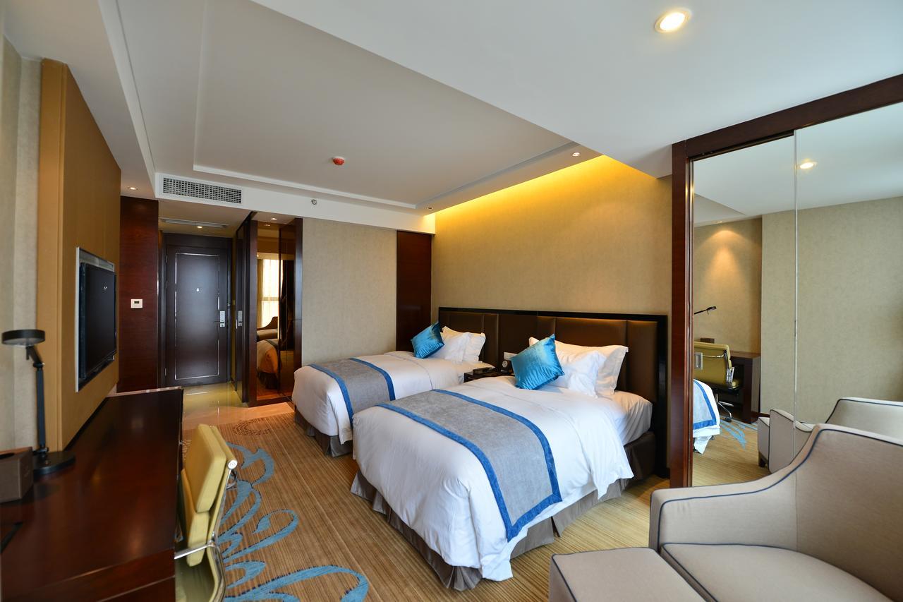 Chengdu Rising Butterfly Hotel Bagian luar foto