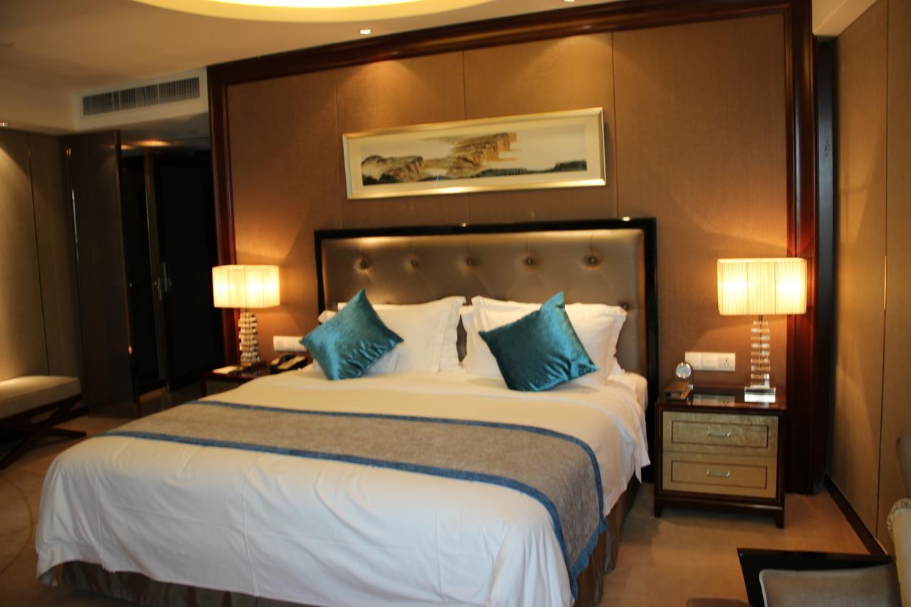 Chengdu Rising Butterfly Hotel Bagian luar foto